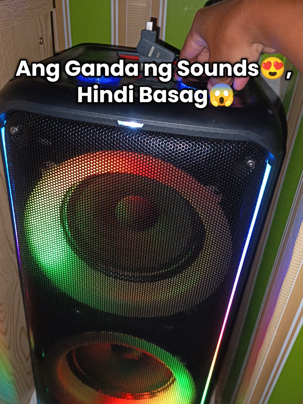 Linaw ng sounds😍, may kasama pang mic🎤‼️ 600+ pesos lang😍😱 #viral #speaker #fy #fyp #bass #affordable #rechargeablespeaker 