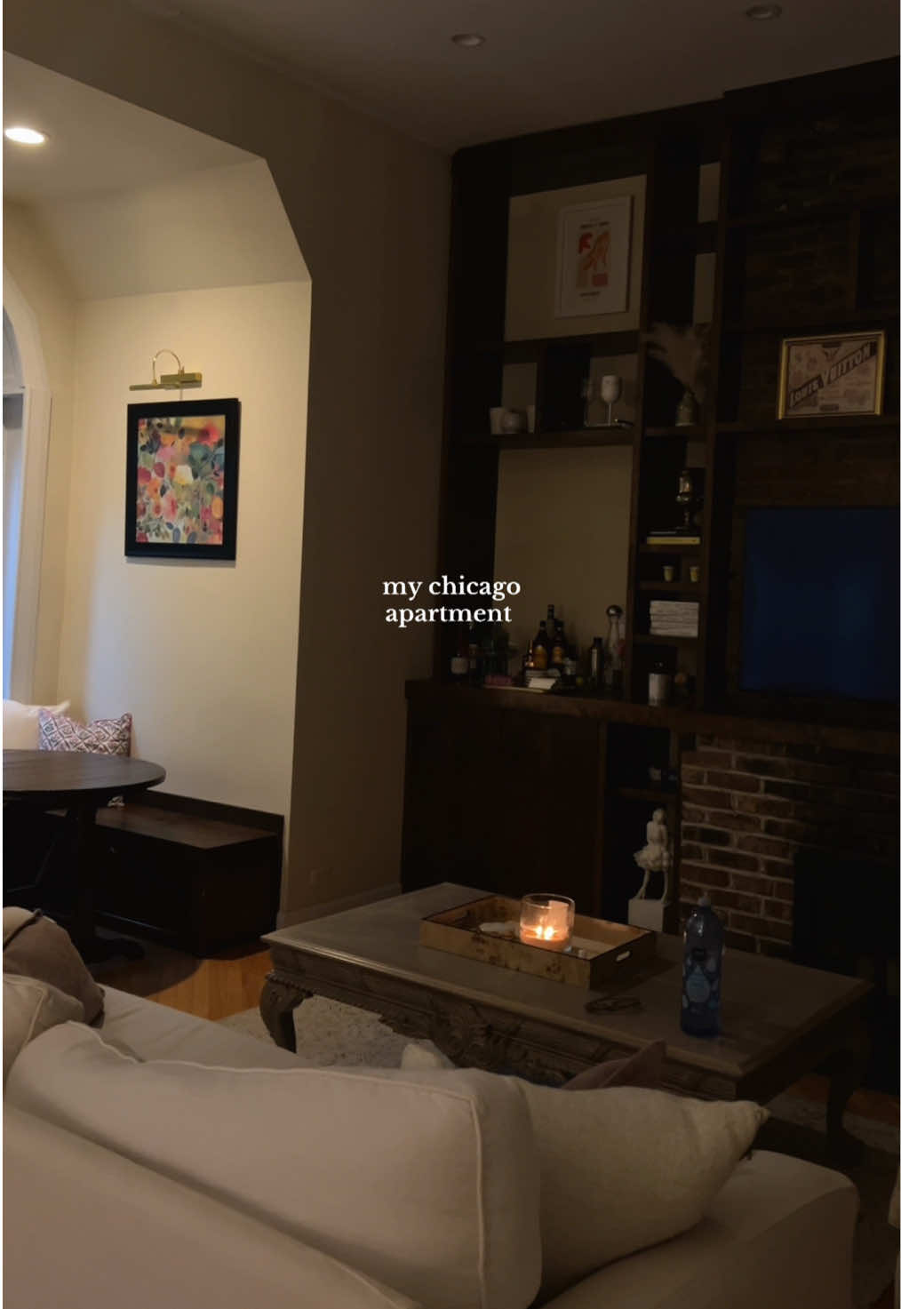 Fall here will be impeccable 🌃(thanks Helen miss u) #chicago #brownstone #chicagoapartment 