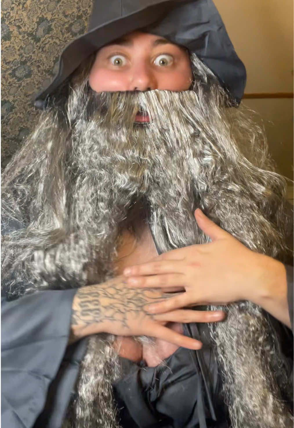 who wants to go to the shire with meeeeee 🤭 #gandalf #gandalfcosplay #gandalfbignaturalscosplay #cosplay #cosplayer #cosplayers #meme #comedy #fyp 