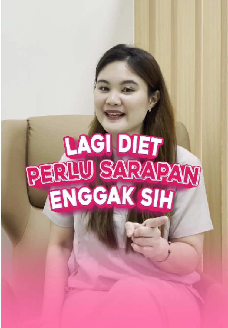 “Lagi diet, sarapan itu wajib nggak sih? 🤔 Jawabannya… tergantung kebutuhan dan gaya hidupmu! ✅ Kalau kamu tipe orang yang lapar berat pagi hari dan jadi cranky kalau nggak sarapan, lebih baik tetap makan. Pilih sarapan tinggi protein dan serat supaya kenyang lebih lama. ✅ Kalau kamu nggak merasa lapar di pagi hari dan tetap fokus tanpa sarapan, IF (intermittent fasting) juga bisa jadi pilihan aman asal total kalori harian tetap terjaga. ❌ Yang salah adalah: nggak sarapan, tapi malah balas dendam makan berlebihan di siang atau malam hari. Ingat ya, diet itu bukan soal makan atau nggak makan, tapi bagaimana kamu menjaga pola makan seimbang sesuai kebutuhan tubuhmu.