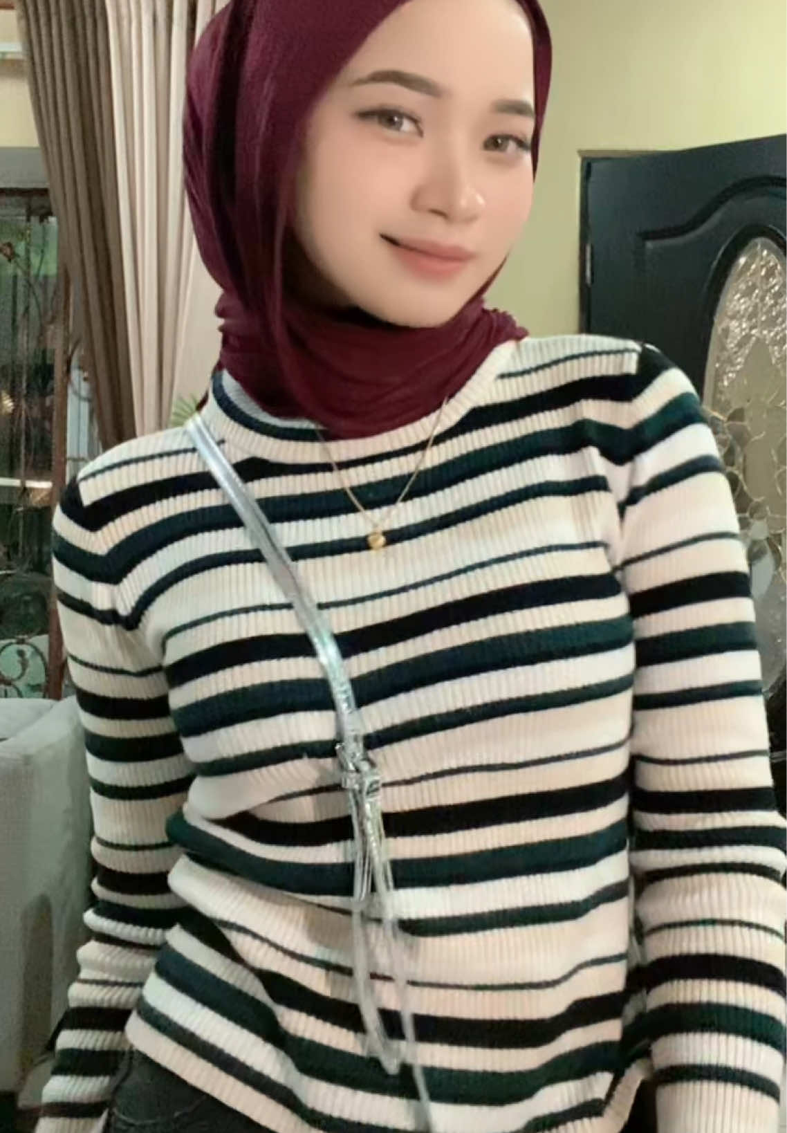 acah nak jadi davina karamoy ke ni HAHAH #4u #foryoupage #outfitideas 