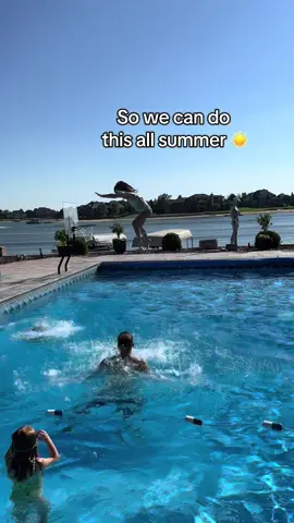 Water safety is sooo important to us as our kids are around water  constantly 🏊‍♀️ love u diventures 🫶❤️ #swimlessons #watersafety
