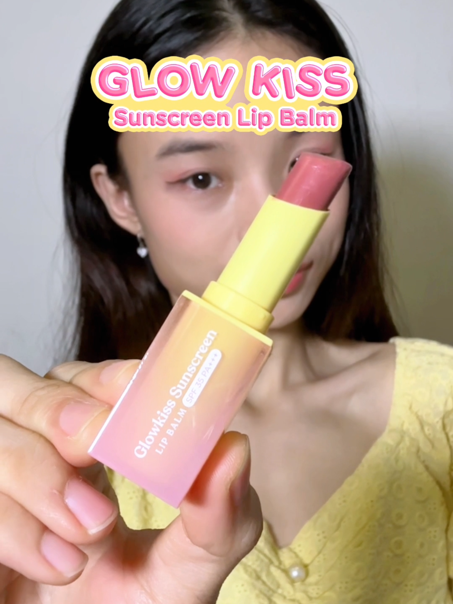 Selama ini kamu kira lipbalm cuma buat melembapkan bibir? padahal nih ya bibir juga butuh perlindungan dari sinar UV loh! 🌞  Glowkiss Sunscreen Lipbalm hadir gak cuma untuk bantu lembabkan bibir, tapi bantu lindungi bibir juga lo Zestie!! Yuk coba sekarang juga☀️💄 #azarine #azarineproduct #azarinesunscreen #azarinelipsunscreen #sunscreenazarine #sunscreenbibir #lipspf #spfsetiapsaat #tintedlipbalm #lipbalm #lipbalmspf #fyp #glowkisssunscreenlipbalm