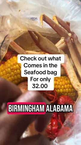 Check out what’s inside the seafood boil bag #seafood #crablegs #crawfish #shrimp 