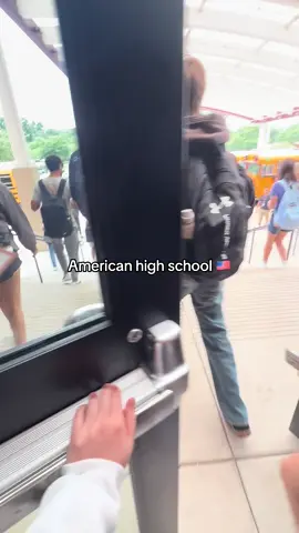American summer school 🏫🇺🇸 #fyp #usa #tiktok #🇺🇸 #Vlog #highschool #americanschool #blog 