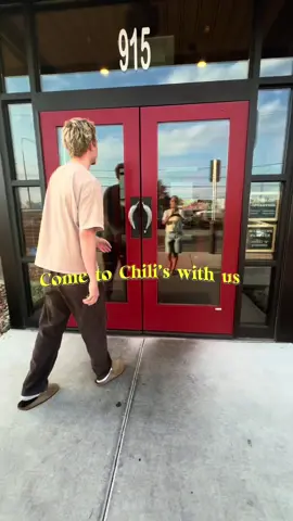 First time at Chili’s… let’s see what the hype is about 👀🌶️@Chili’s Grill & Bar Swipe  vibes, and the best bites #F#FirstTimeAtChilisG#GRWMD#DateNightVibesChilisRun”