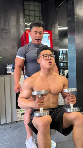Tập vai #FitStrenghTNT #coachingceleb #ĐàotạoPT #RockySportWear 