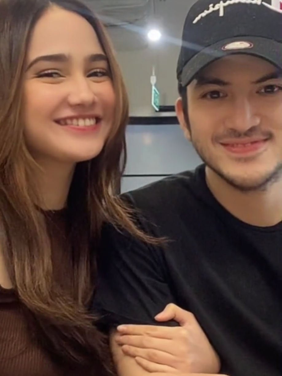 Aku lebih suka cipa yang sekrang walau dulu aku suka cipa sama iky tapi kalo cipa lebih bahagia sekrang aku sangat seneng. Cipa Mendapatkan seseorang yang lebih pantas untuk di cintai dan mencintai cipa #rizkynazar #syifahadju #syifahadjuuuuuuu #elrumiii #syifael #elsyifa #mantan 