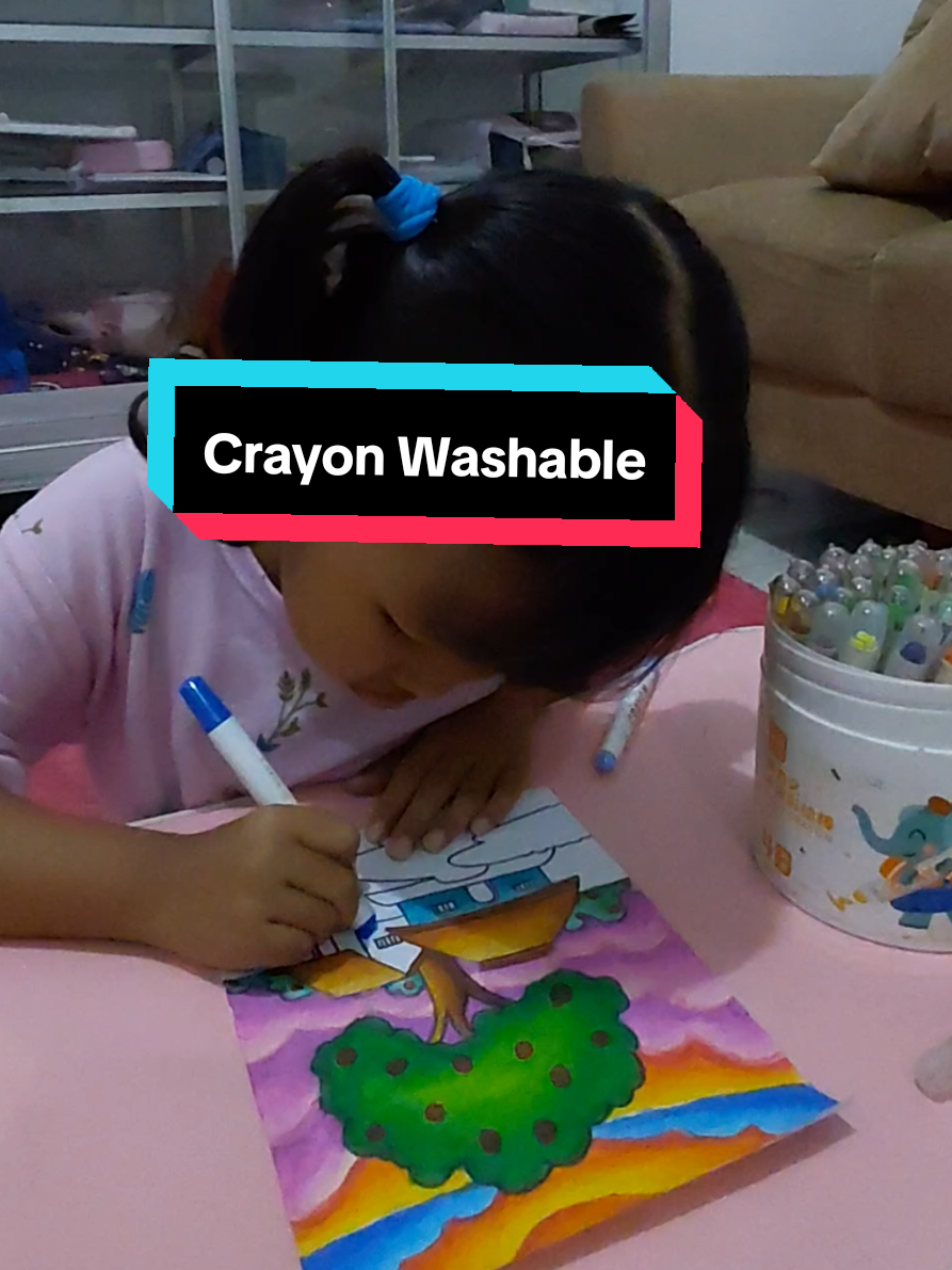 Pakai crayon washable,mewarnai jadi lebih mengasyikan loh🤩.  Klik keranjang kuningnya ya😍 #affiliate #juara1mewarnai #lombamewarnai #fyp #fypシ゚viral #mewarnaipohon #mewarnaipemula #mewarnailangit 