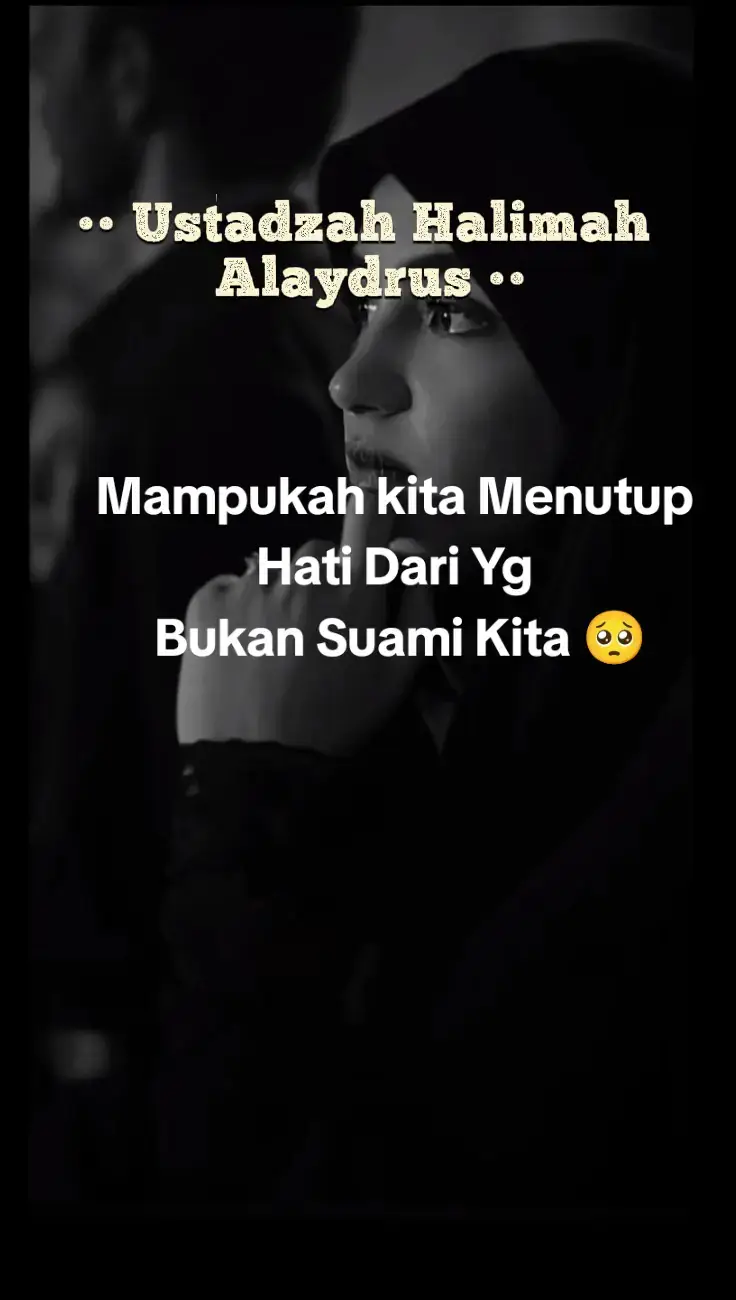 Para istri.. yg kepengen di akhirat nnt pantes untuk ada di belakang nabi Muhammad tutup hatimu dr laki-laki yang bukan suamimu. Biarkan suamimu suka maen perempuan lain, kamu jangan. Sebab masalahnya bukan untuk sekedar balas dendam, masalahnya bukan untuk sekedar membuktikan KPD dirimu bahwa kamu masih layak disayang oleh seorang laki-laki, masalahnya ada pada hari hisab. * * * #ustadzahhalimahalaydrusterbaru #wanitaberkelas #nasehatislami #hijrahistiqomahislami #hijrahyuk 