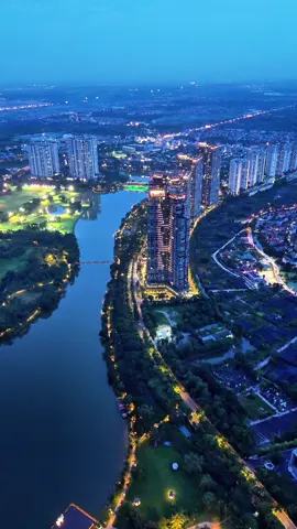 Một góc Văn Giang - Hưng Yên về đêm. #swanlake #landmarkecopark #ecoparkhungyen #dulichvietnam #xuhuong #bietthudep 