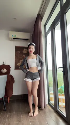 Em dỡn :))