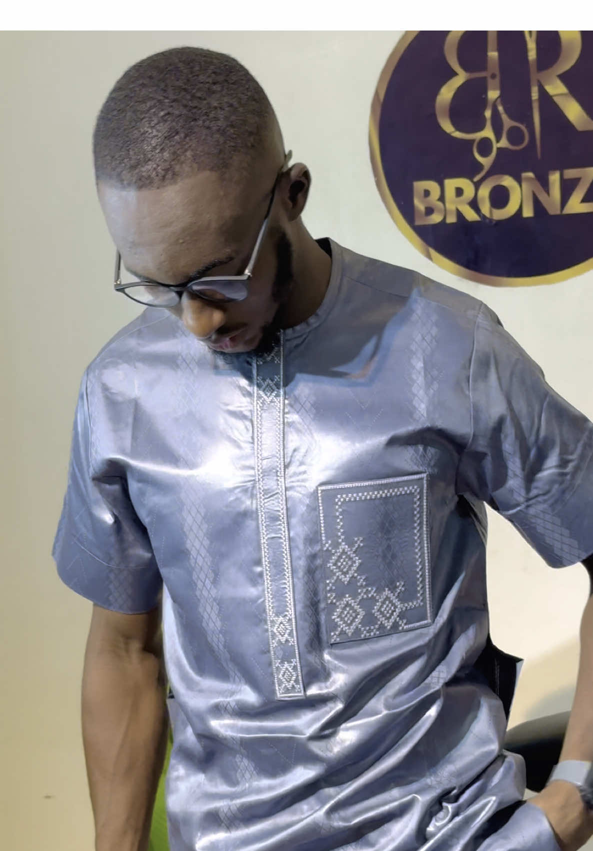 ATELIER DE COUTURE 🪡🧵 PRÊT-À-PORTER SUR MESURE 🩶 COLLECTION BAZIN ✂️ Disponible à la boutique 🛍️ Vos commandes sur le +22375966243🇲🇱ou +22369183376🇲🇱 #malitiktok #couture #tissu #bronza #bronzacollection #pyfツ #malitiktok🇲🇱 #Couturehomme #eid #bazin @Loup_za @Bronza_Collection02🧵🪡 @🤍Bataa💕🤍 @𝟐𝐂 𝐑𝐄𝐄𝐋 𝐌𝐀𝐊𝐄𝐑🎞️ ✪ @PANTALON FERELAW KA PRÉ😂🇲🇱✪ 