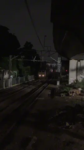 berwarna warna #railfansindonesia #xybca #keretaapiindonesia #fyp #lokomotifkobong #cc203 