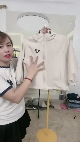 #tiktoklive #livehighlights Bé nhà em mặc ok không cả nhà oi Áo khoác gió Pakar cho bé trai.  mang phong cách Hàn quốc Pakse .  Style chuẩn đẹp  cho cả bé trai giá siêu hời rinh ngay thôi size 15-45 kg 🌷  #xuhuong #xh #trending #LearOnTikTok #Review #reviewthoitrang #vtvcab #quanaotreem #quanao #baby #Hiến_shop_baby #mebimsua #Master2024byTikTok #quànasochobestrai#aokhoac#aokhoactrem#aokhoacembe #aokhoacbetrai 