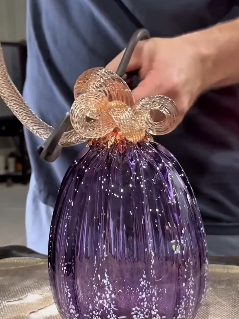 amazing lights #GlassmakingArt #HandcraftedLighting #ItalianDesign #GlassChandelier #OpulentDesign #DecorGoals #GlassCraftsmanship #GlassmakingArt 