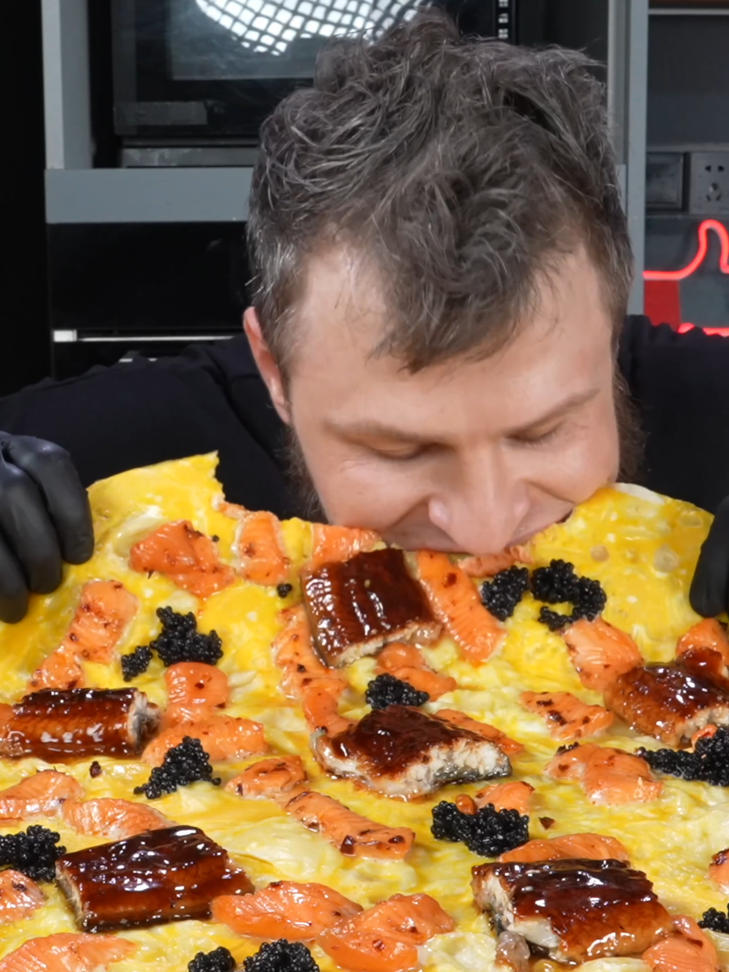Black caviar, premium seafood pizza, eating. #мукбанг #асмр #асмрмукбанг #обжор #eating #eat #eatfood #food #поедание #eatingshow #мокпан #SERGEYEATING #сергейест #еданакамеру #поеданиееды #bites #asmrsergey #SERGEY #谢尔盖 #美食 #eatingshow #美食 #美食vlog #吃货 #美食博主 #吃播