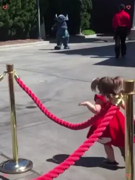 Where all dreams come true 💕Kids delighted to meet their favorite Disney characters ❤️#baby #kid #kidtiktoker #toddler #disneyland #disneyworld #disneycharecters #cute #adorable #Love #wholesome #fyp #foryou 