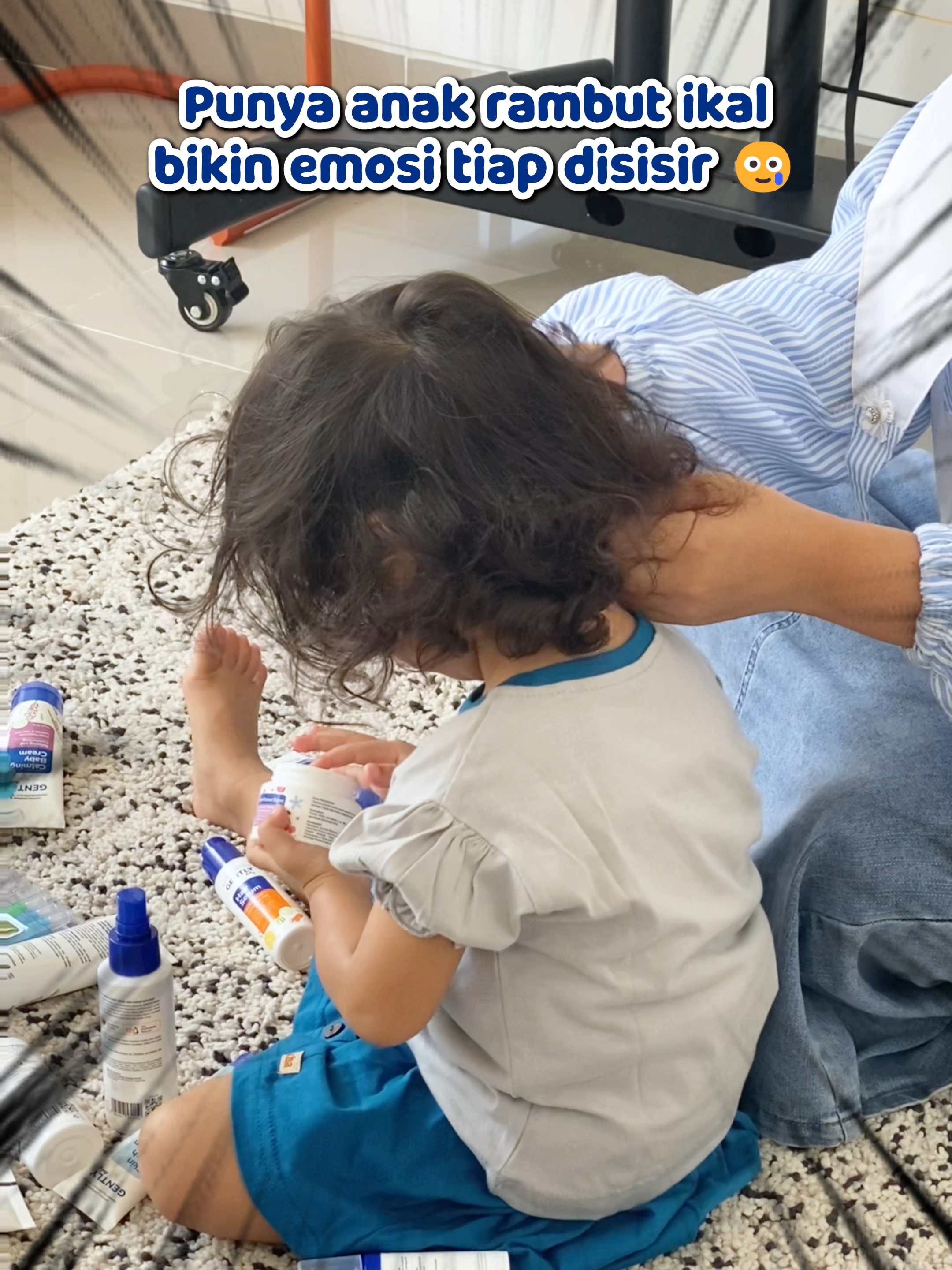 Rambut ikal bikin susah disisir? Tenang, kan ada Hair Lotion GENTLY 😉 Rambut ikal no drama kusut lagi! #GENTLY #makintenang #hairlotionanak