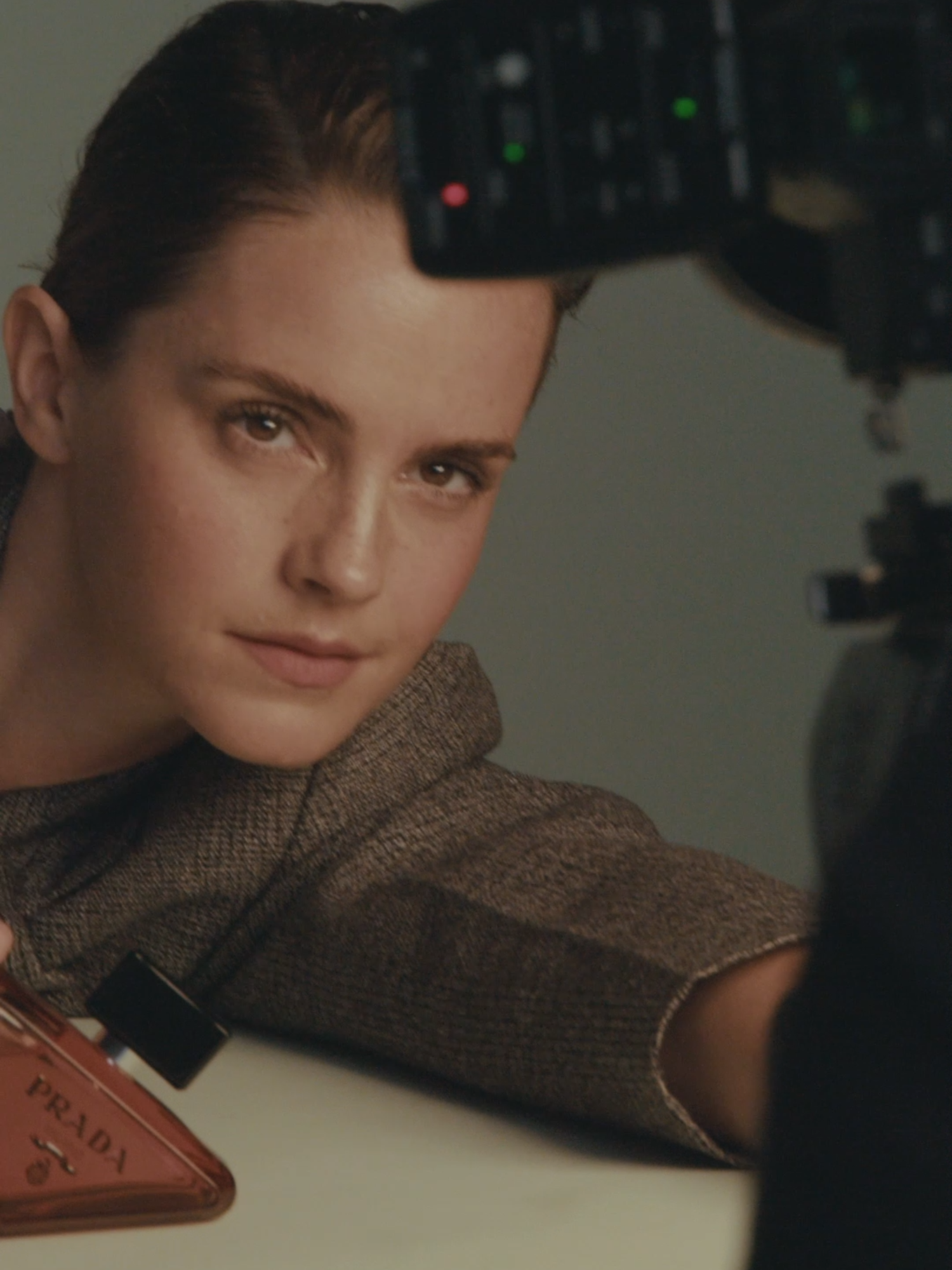 Dive into the world of Prada Paradoxe Radical Essence with Emma Watson. Discover the full behind the scenes campaign video on Youtube.  #PradaBeauty #PradaFragrances