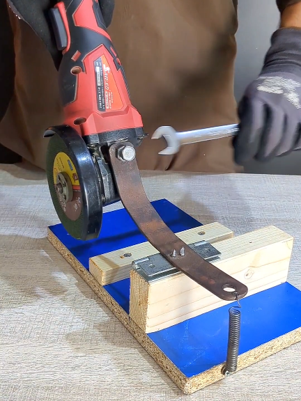 Attach minutes with Angle Grinder #fyp #LifeHack #tooltips #tipsandtricks #viral 