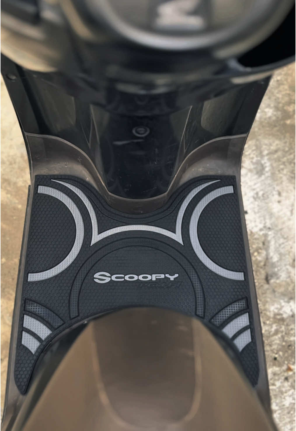 Motor keren karpetnya juga harus keren aksesoris motor scoopy tahun 2013-2024 full karet premium anti licin #karpetscoopy #karpetaesthetic 