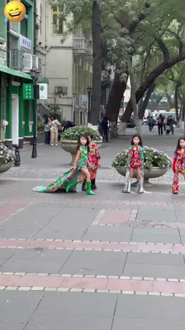 So cool #baby #funny #tiktok #fyp #Foryou #funnyvideos #funnytiktok #funnymoments #funnybaby 