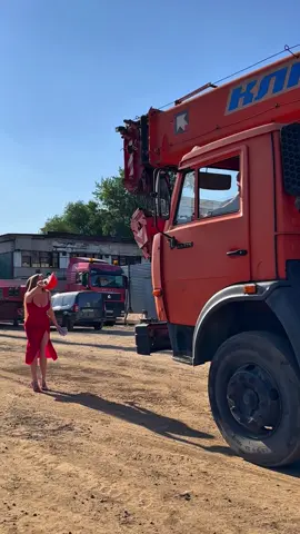 Big car chose girl 