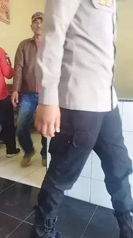 DPC Pemuda Batak Bersatu Dairi melaporkan pemilik akun tiktok atas nama PSM Ewako ke Mapolres Dairi Jalan. Sisingamangaraja, Kota Sidikalang, Kecamatan. Sidikalang, Kabupaten Dairi, Sumatera Utara Jumat (11/07/2025). Laporan tersebut dengan nomor polisi nomor LP/B/275/VII/2025/SPKT/Polres Dairi/Polda Sumatera Utara. Hal itu disampaikan Sekjen Lindung Parulian Simarmata, didampingi oleh Ketua DPC Pemuda Batak Bersatu Dairi di Sentra Pelayanan kepada media. Jumat 11 Juli 2025. Lindung mengatakan, mereka melaporkan pemilik akun tiktok atas nama Psm Ewako ke Polres Dairi terkait dugaan Tindak Pidana Kejahatan Informasi dan Transaksi Elektronik Undang-undang Nomor 19 Tahun 2016, tentang perubahan atas Undang-undang nomor 11 tahun 2008 tentang Informasi dan Transaksi Elektronik sebagai mana dimaksud dalam pasal 27 A. 