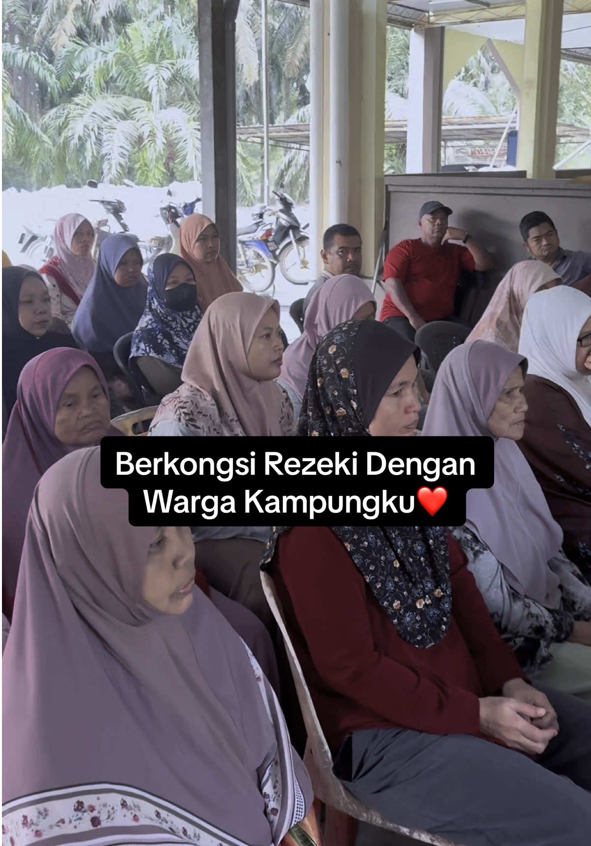 Berkongsi Rezeki Dengan Warga Kampungku❤️ Happy Sangat Bila Turut Buat Lain Juga Tersenyum🥰 #fyp #brocap #kongsirezeki 