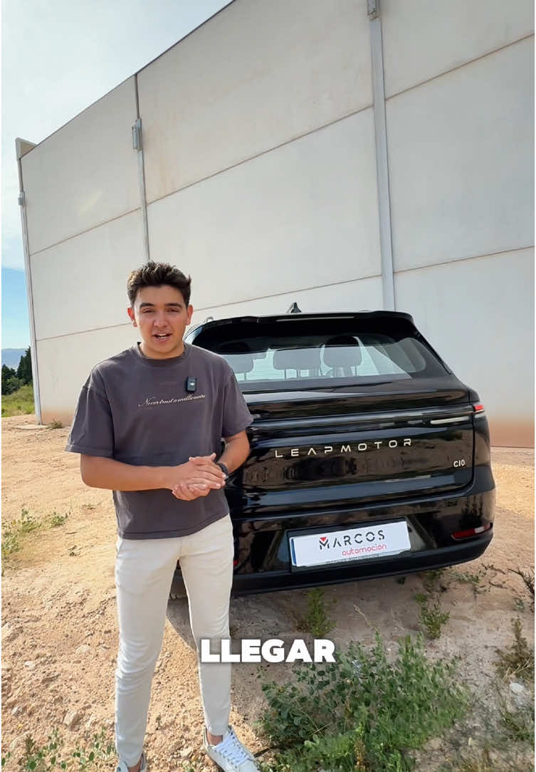 🔋 @Diego Soria nos habla de Leapmotor y su #C10, un #SUV eléctrico que tiene mucho que ofrecer.  ¿Quieres conocerlo mejor? Dale al play ▶️ #cochesespaña #leapmotor 