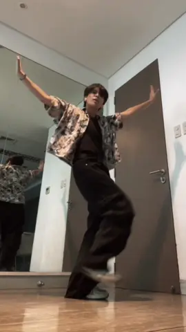 girl, i got a question for yaaa 🧠: @Nikolai Balbon 🔥🔥🔥#questions #chrisbrown #upeepz #dance #fyp