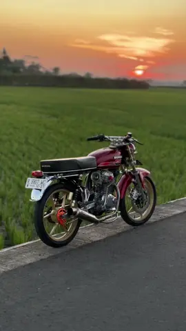 🙇‍♂️ #fyp #kitunggayabebas #cinematic #cb #cb100 #cb125se #aesthetic #vibes #nyore #senja 