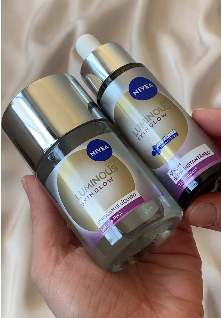 GLOW✨ instantáneo en sólo dos pasos: @NIVEA Luminous630 Skin Glow Exfoliante Líquido + Sérum Glow Instantáneo. El nuevo dúo que ilumina, unifica y refresca tu piel al momento.🤩 ✨LUMINOUS630® SKIN GLOW Exfoliante Líquido actúa eficazmente sobre las múltiples dimensiones del glow: proporciona un tono uniforme, refina los poros al instante y exfolia la piel de forma suave gracias a sus principios activos 4% AHA y 1% PHA. Su fórmula única es ligera y se absorbe rápidamente. ✨LUMINOUS630® SKIN GLOW Sérum Glow Instantáneo es el primer sérum de NIVEA que aborda las múltiples dimensiones del glow en la piel: proporciona un tono uniforme, refina los poros e hidrata. Su fórmula innovadora contiene Thiamidol®, ingrediente antimanchas altamente eficaz. #MiNIVEAGlow #NIVEA #Luminous630 #SkinGlow #GlowNIVEA #RegaladoPorNIVEA #proyectotrnd @NIVEA ES @trnd_es #skincare #cuidadofacial #pielglow #glowskin #viral #foryou #parati #fyp 
