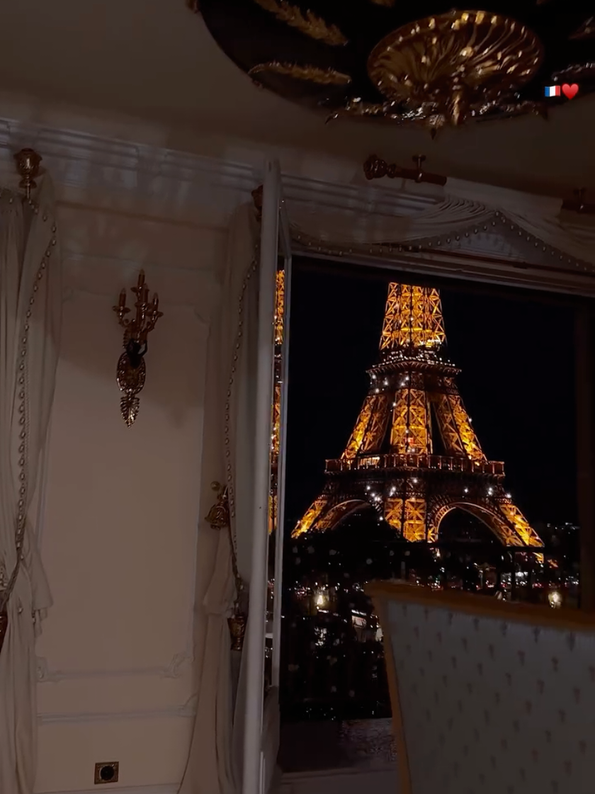 a dream airbnb !  #airbnb #eiffeltower #paris #parisairbnb #eiffeltoweratnight #bestairbnb #parisfrance 