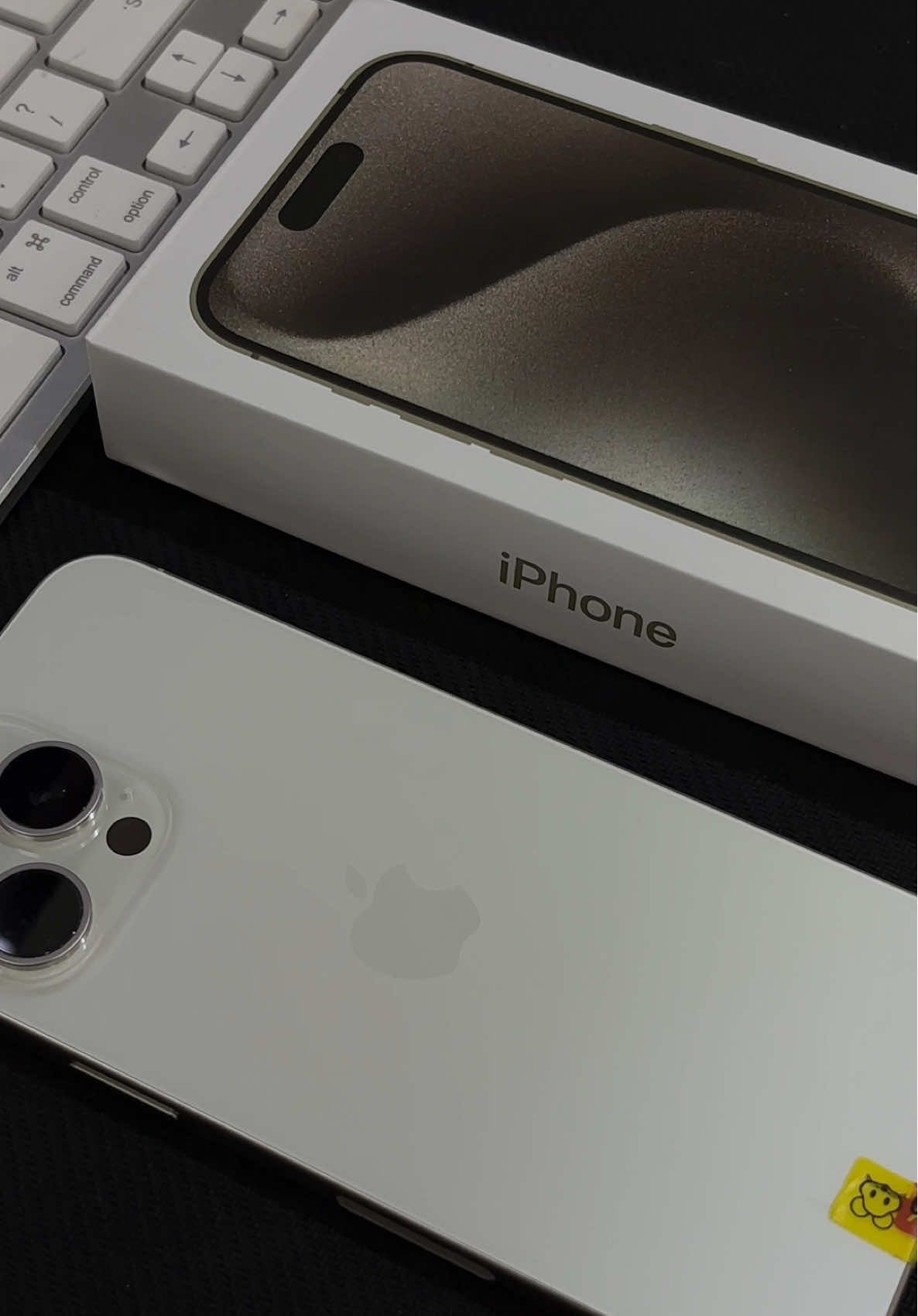 Em iu màu trắng 🩶 #fyp#foryoupage#xuhuong#iphone15promax#white#iphone#apple#viral#abcxyz#nhanvatchinh  