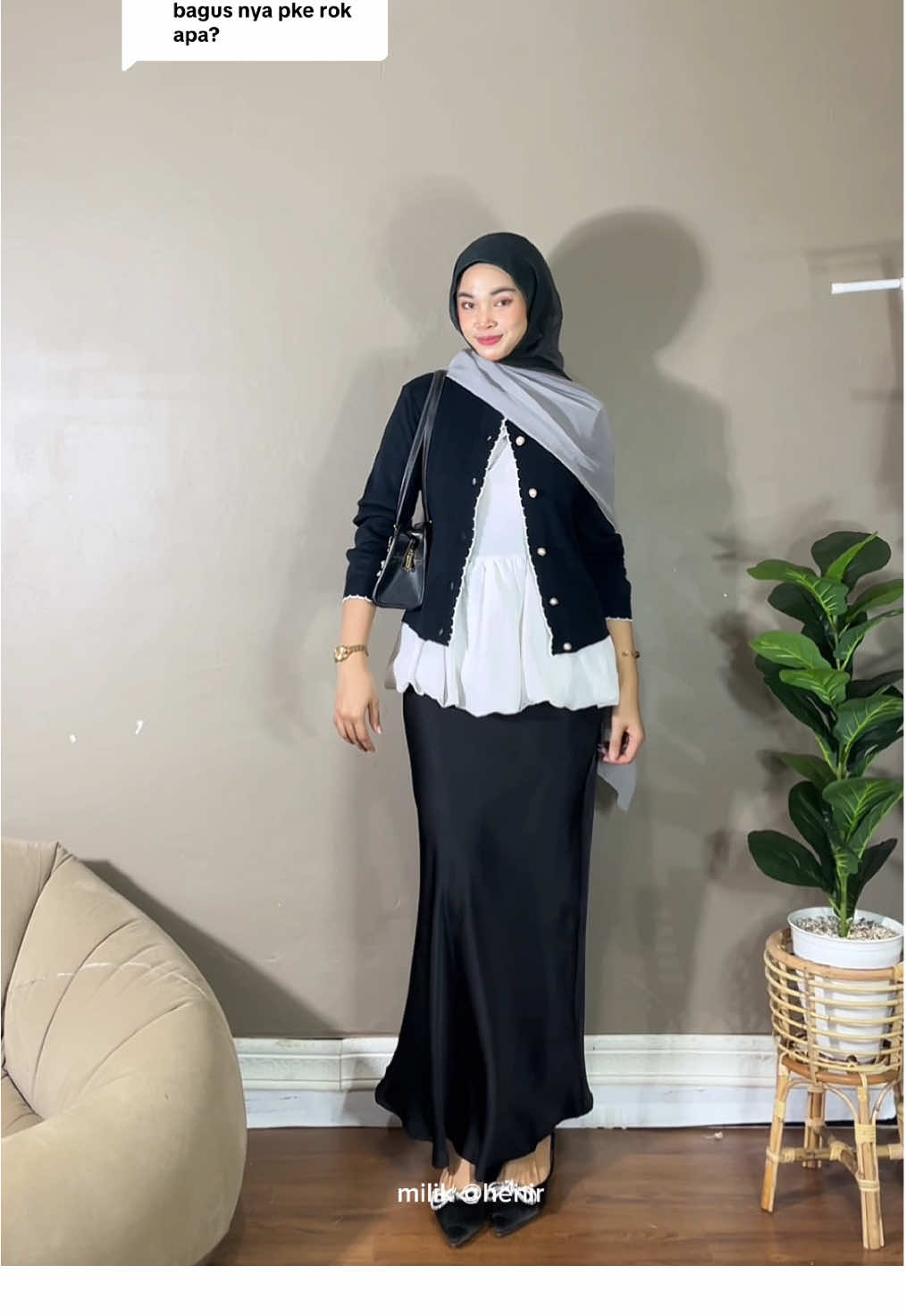 Membalas @sitt💋s pake rok satin gini juga cakepp, asal pilih warna innernya yang oke juga sama roknya💖🤍 #innertopruffle #innerruffle #innerdress #cardigan #roksatin #satinskirt #ootdinspp #outfitinspo #simpeloutfit #simpeloutfit #ootdinspo #outfitinspo #outfitideas #outfits #outfitinspiration #outfitoftheday #innerbalon #innerbaju #innerbajulucu #rekomendasioutfit #outfitgemes #cardigan #fyp #fypシ #fypシ゚viral #fypage 