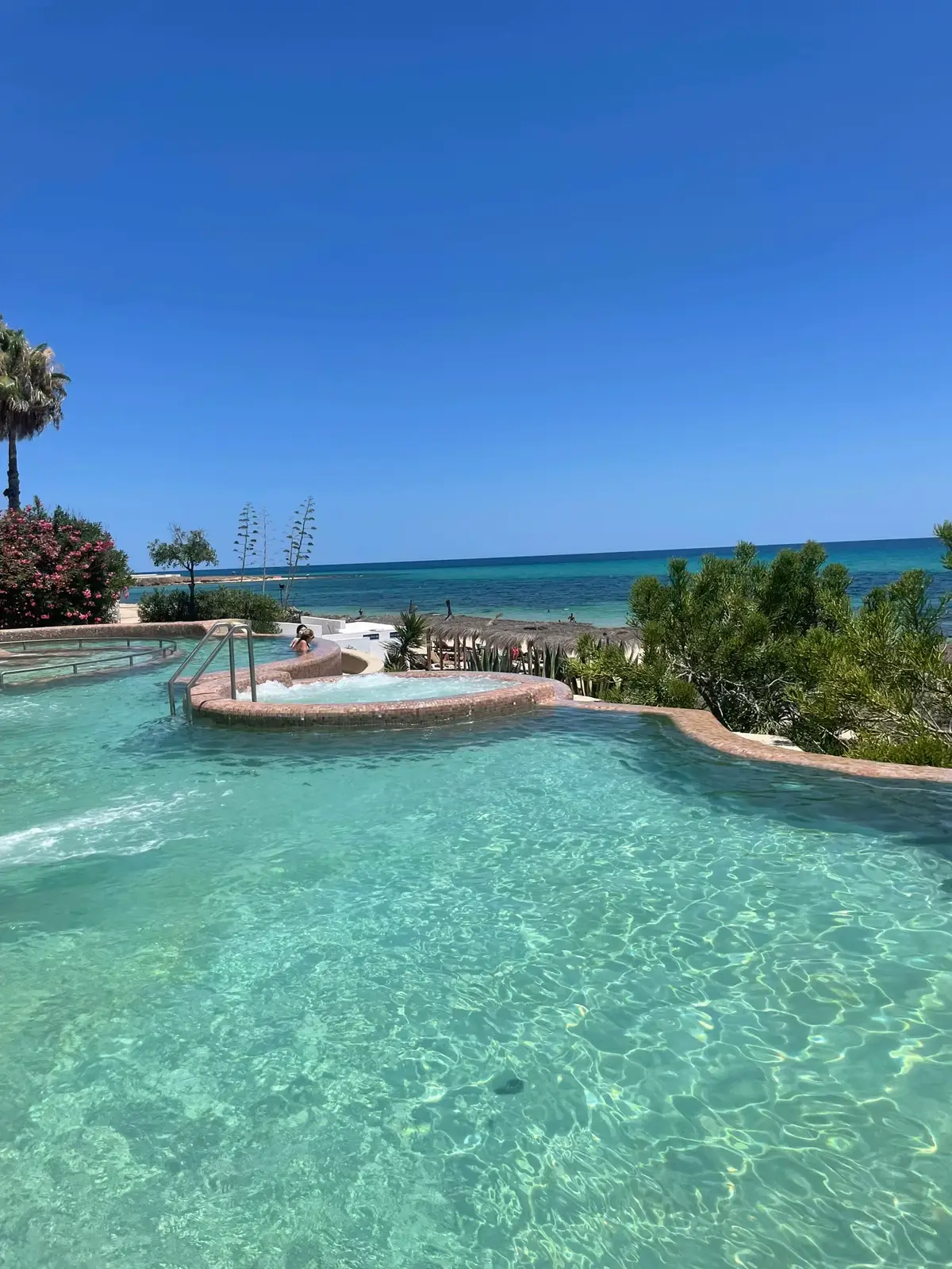 Hôtel belle azure hammamet jamais déçu comme chaque année ✨ Entrée massage + accès au bain avce eau de mer jet d'eau 160 dinars par personnes 🥰❤️ #hammamet #belle #azure #tunisie 🇹🇳🇹🇳🇹🇳🇹🇳