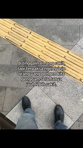 jujur aku gamau jauh” dari kamu tapi keadaan mamaksa ku untuk meninggalkanmu, maaf kalo dengan caraku kamu sakit hati, aku gatau sekarang keadaanmu seperti apa, aku hanya bisa menyebut nama mu di setiap” doa” ku semoga kamu baik” aja dan bahagia selalu cintaku abadi di kamu, last love.