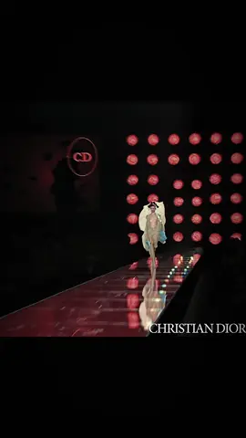 #EugeniaVolodina & #KaterenaAlkhimova for #ChristianDior S/S 2003 Haute Couture #HauteCouture #fakebody 
