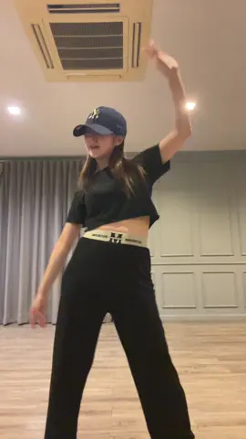 BAAM 😎🖤 #rinaizuta #伊豆田莉奈 #いずりな #ダンス #Dance #momoland #BAAM 