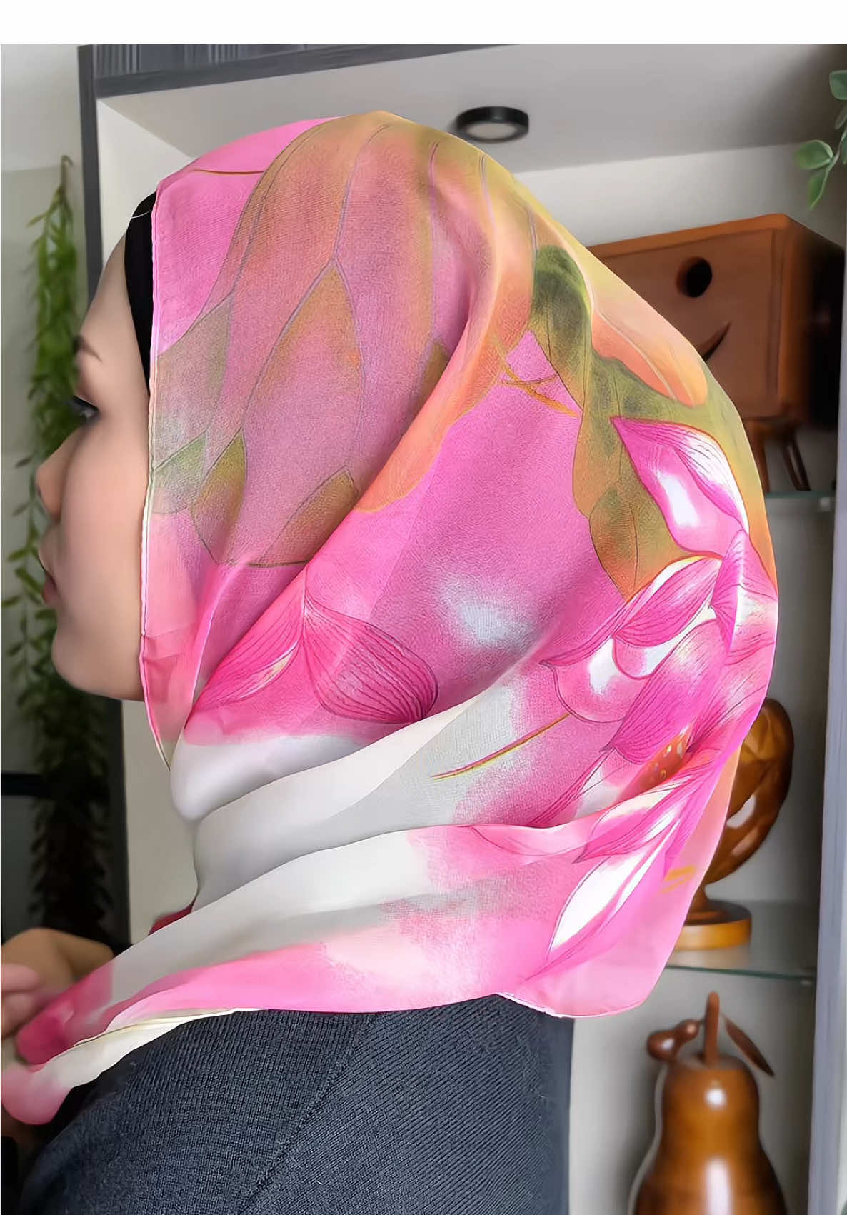 Printed shawl yang buat ramai repeat order! Corak cantik, material lembut & senang bentuk 💕  #shawltutorial #shawlviral #shawlchiffon #shawlprinted #printedshawl #shawltutorialmalaysia #shawl #corakcantik #fyp #fypage #fypp #fypdong #fyp 