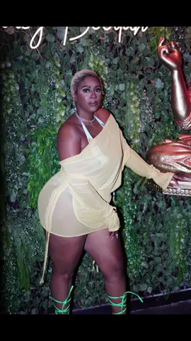 Risha Babie Live From Miami! Check out beautiful snapshots at her hosting event “WATAWI FOR THE CULTURE”‼️‼️🦓🦓 Saucy Boodah🌻🌻🌴🌴🔥🔥🔥🔥🔥NEW MUSIC WAS HEARD AND CROWD LOVED IT!!! ROCKING HER YELLOW MELLOW 2 PIECE 😍😘😘 Thanks for all the supporters, and let’s fire 🔥 it up for LIT QUEEN🔥🔥🔥🔥🔥🔥🔥🔥#rishababie #litqueenri #flygurlri #flygurlri #fashion #litqueenri #rittylitty #shewasntflyerthanme 