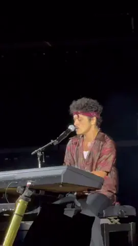 I know you're somewhere out there Somewhere far away I want you back 🤍✨  - #hooligans #brunomars #brunomarsmusic #brunomarsconcert  #brunomarsbrasil #acervobmars