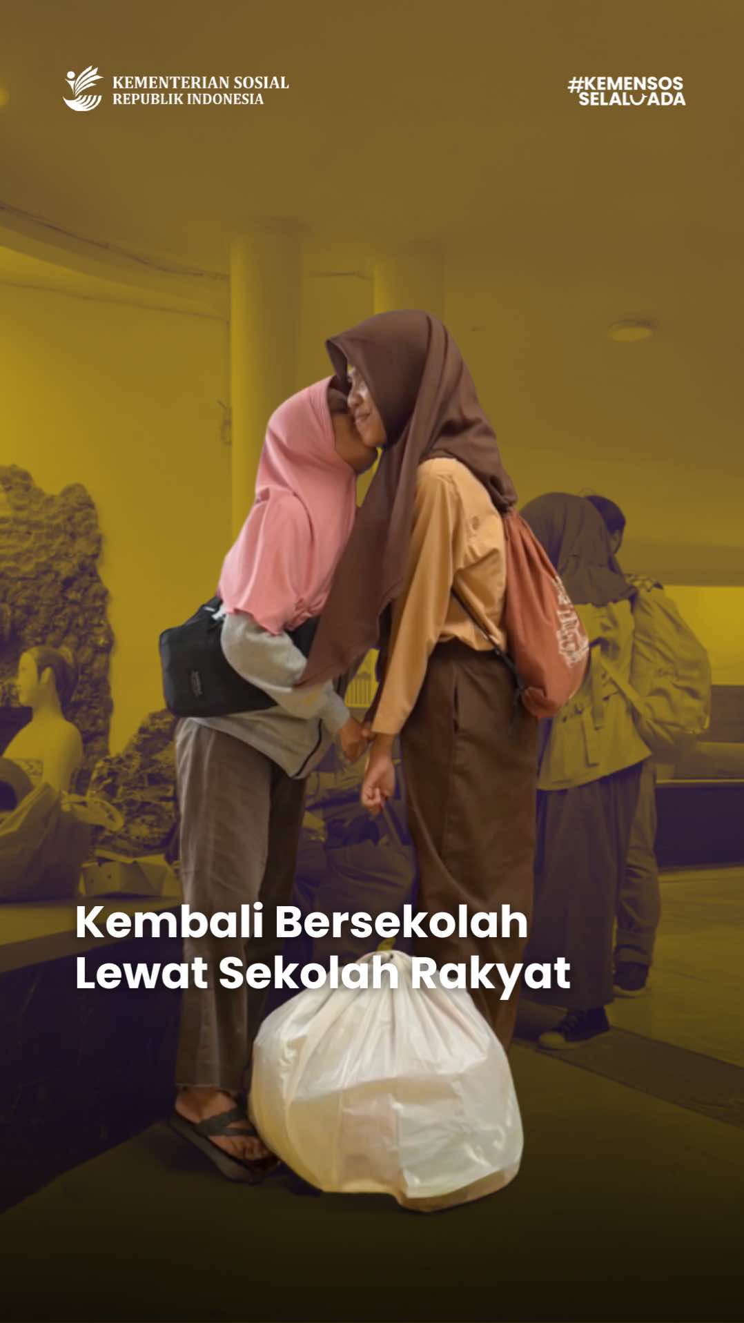 Ibu Karolina, ibu dari Baisha Balqis, tak bisa menyembunyikan rasa syukur saat sang anak akhirnya bisa kembali bersekolah lewat Sekolah Rakyat, program pendidikan berasrama bagi anak-anak dari keluarga prasejahtera. Di tengah segala keterbatasan, ia terus berjuang agar anaknya tak kehilangan masa depan. Kini, Baisha kembali mengenakan seragam sekolah dengan semangat baru dan cita-cita yang tumbuh. Simak kisah haru Ibu Karolina dan pesannya untuk Presiden Prabowo dalam video berikut.