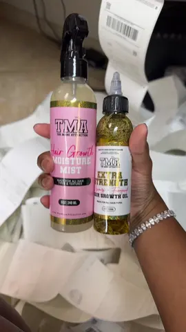 Yall sold out our daily duo for hair growth but our extra strength Rosemary + fenugreek hair growth oil is still in stock (barely)! 
