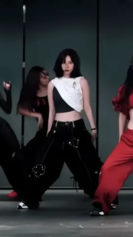 #karina — não gostei muito mas é só pra não ficar sem postar (vou tentar postar das outras ainda hoje) || #aespa #dirtywork #fancam #hyuncomjin 