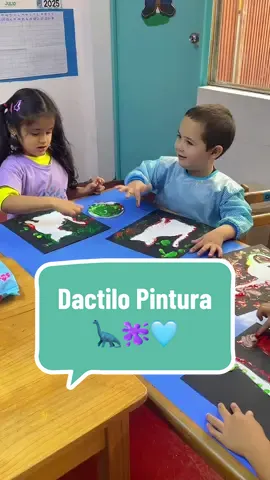 ¿Hay algo más divertido que sentir la pintura entre los dedos? 🤔 En Manitos Traviesas, la dactilopintura es una de nuestras actividades favoritas para despertar la imaginación de nuestros pequeños. ¡Cuéntanos en los comentarios si tus peques también aman pintar así! 👇  #actividadesparaniños #nido #guarderia #niños 