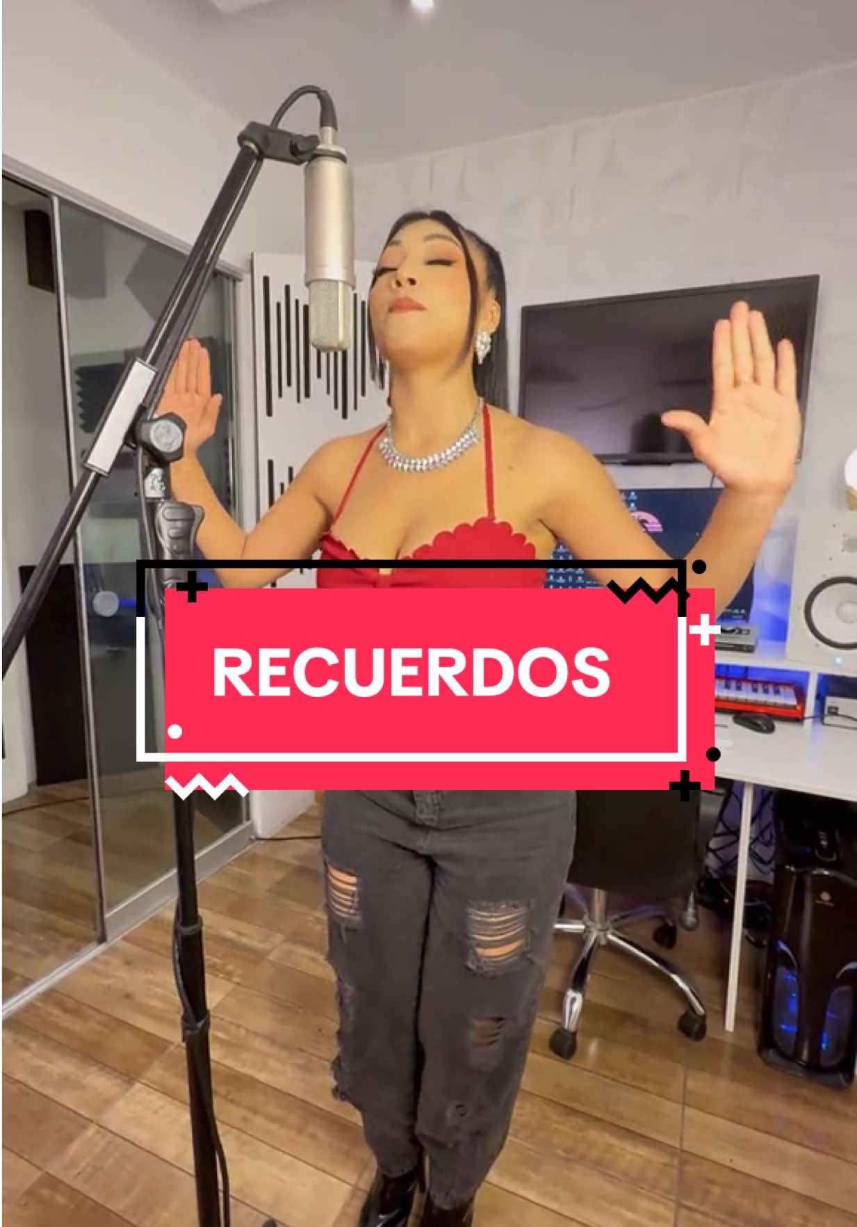 Con todo el respeto a quienes interpretaron esta joya antes que yo, hoy quiero compartir mi versión, hecha desde el alma. Porque esta canción también habla por mí… ??? Tema: Recuerdos Autor: Juan Torres Reinoso #nashmoreno #labravallego #labrava #recuerdos #cover #cantante #cantantesolista #purosentimiento #cu#Cumbiaeru #almabella #peruana #cantantedetiktok #cerveza #noesamor #parati #Viral #voz #karaoke #karaoketiktok #noesamor #cantaconmigo #dameungrrr 