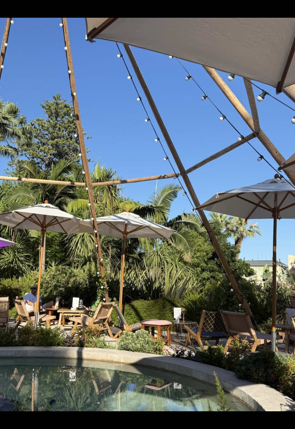 Hidden gem in the heart of Monaco, discover the Mada Lounge.  A peaceful terrace, signature cocktails, and a stunning view of the iconic Casino de Monte-Carlo. 🍸 #monaco #montecarlo #montecarlosbm 